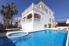 VILLA JUNCOS